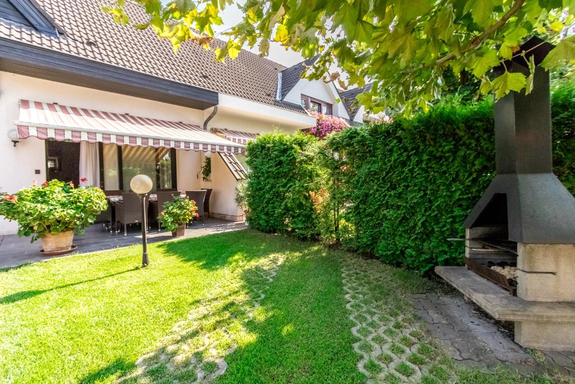 Haus Sonnenhof Hotel Siófok Buitenkant foto