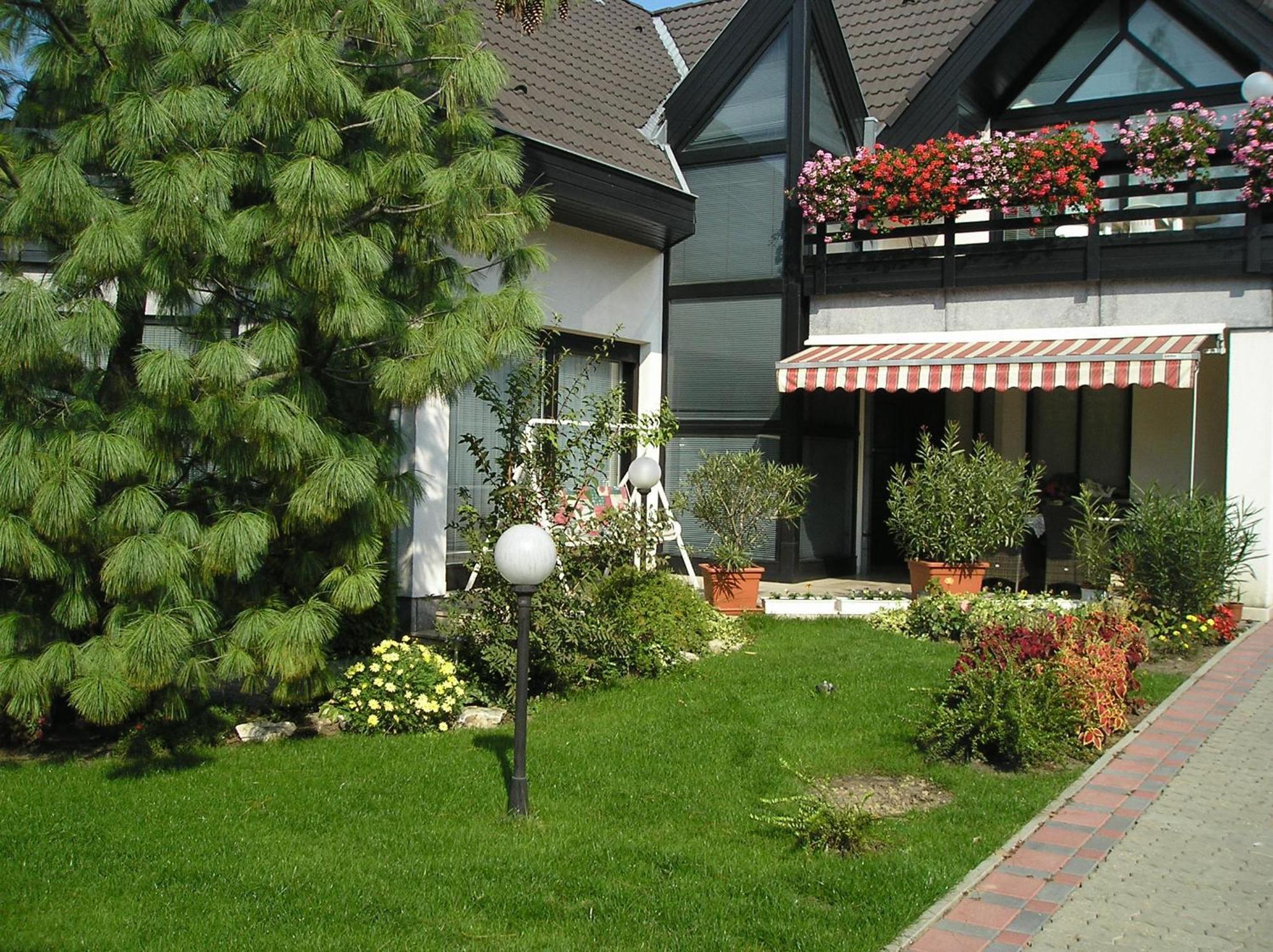 Haus Sonnenhof Hotel Siófok Buitenkant foto